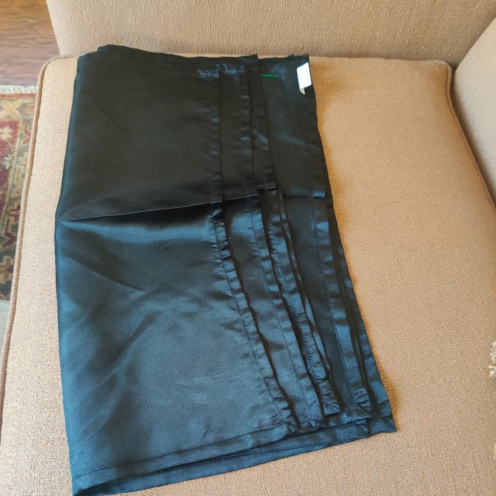 Crate & Barrel 4pc Royale Napkin Black
